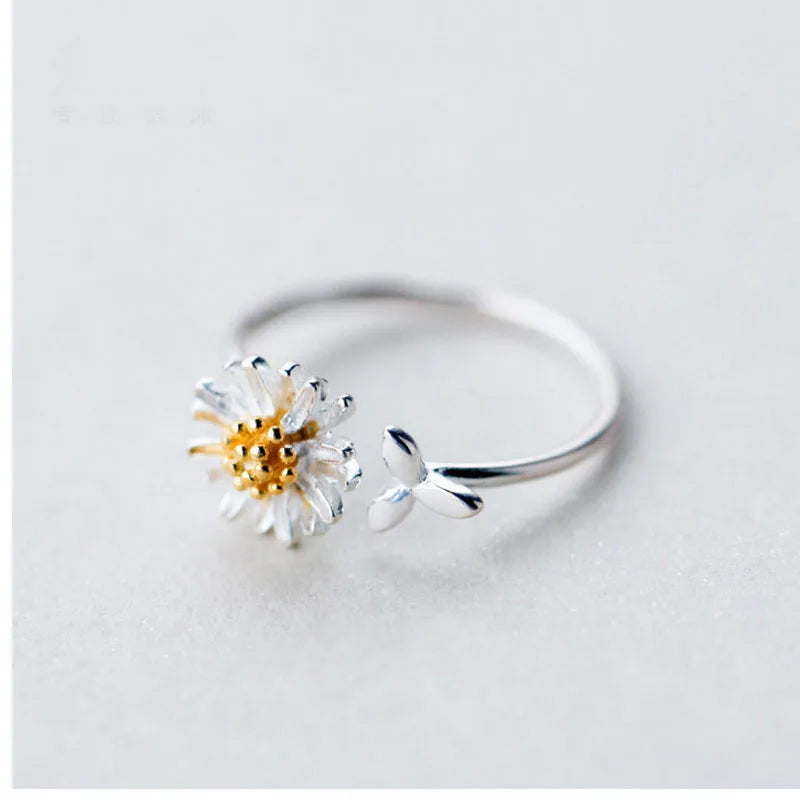 Vintage Daisy Flower Rings - Image 11